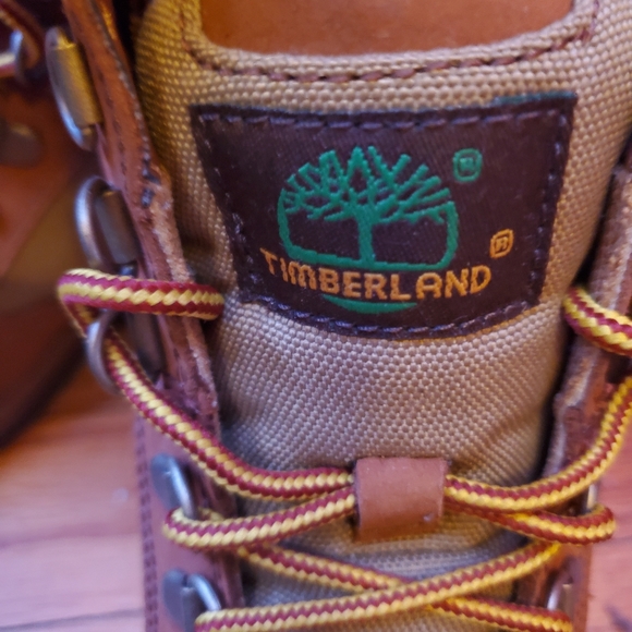 Brown high top timberland boys boots - Picture 2 of 4